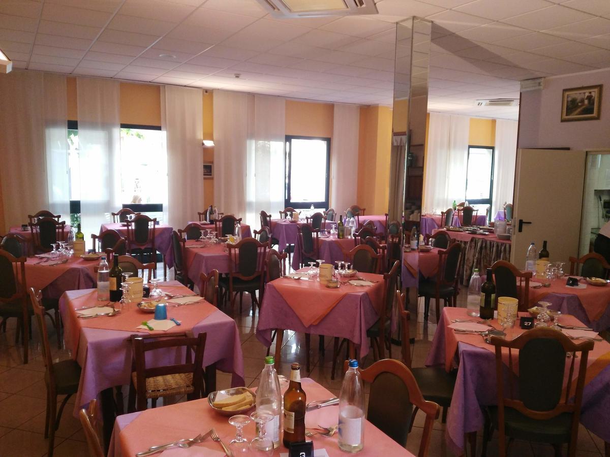 Hotel Marittimo Rimini Exterior foto